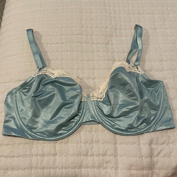 Victoria's Secret Other - NWOT - Dream Angels - Unlined Balconet Satin Bra with Lace Trim - Sea Foam Green